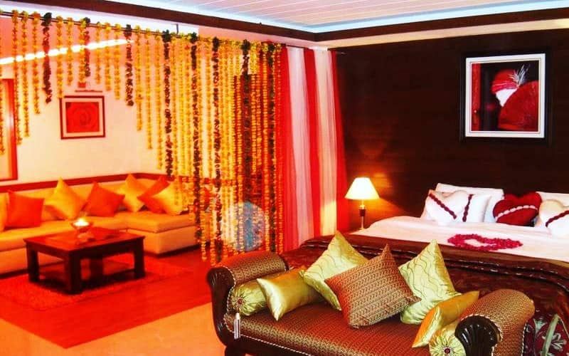 honeymoon suite room